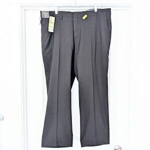 Haggar Clothing Mens Premium Straight Fit Stretch Dress Pant (Black, 40W X 32L)